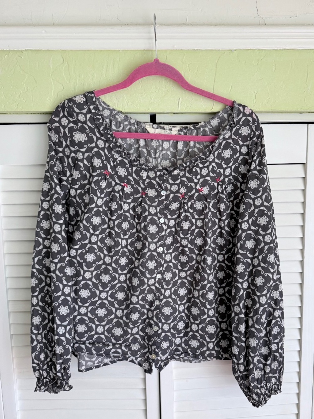 Odd Molly charcoal gray tunic blouse with cream ornate print, size 2/medium